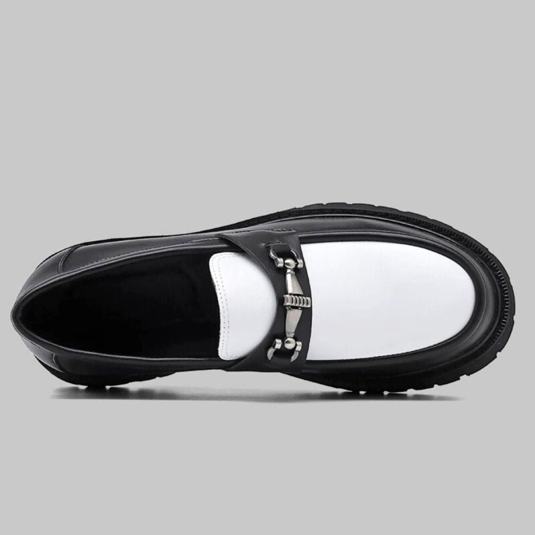Mocasines de Cuero para Hombre – Blanco y Negro con Detalle Metálico Elegante