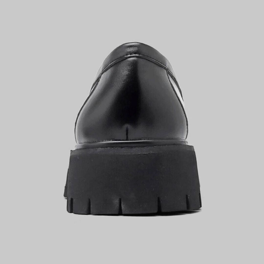 Mocasines de Cuero para Hombre – Blanco y Negro con Detalle Metálico Elegante